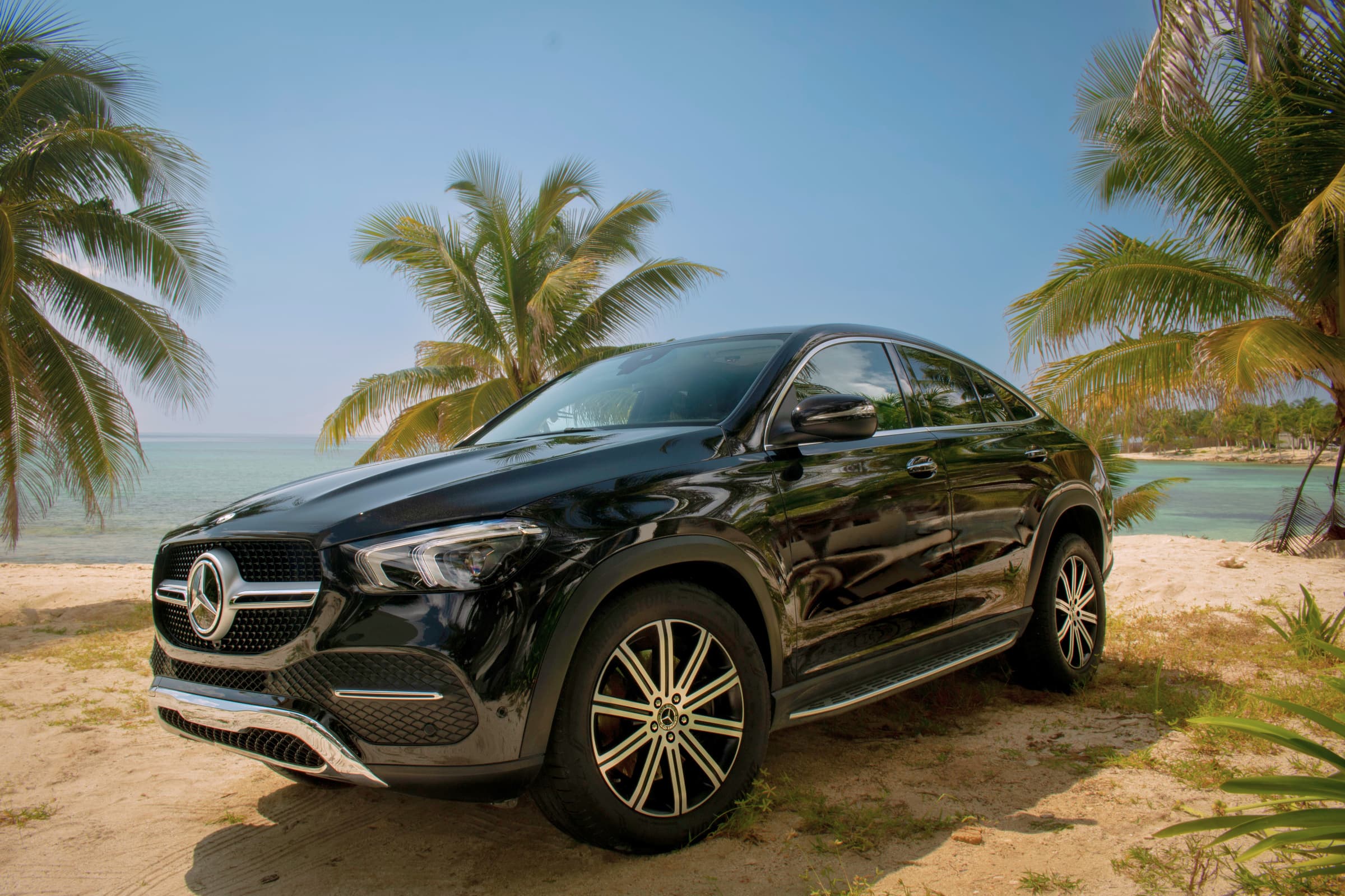 Luxury SUVs for people, bags and real itineraries vehicles available through Tulum Roam